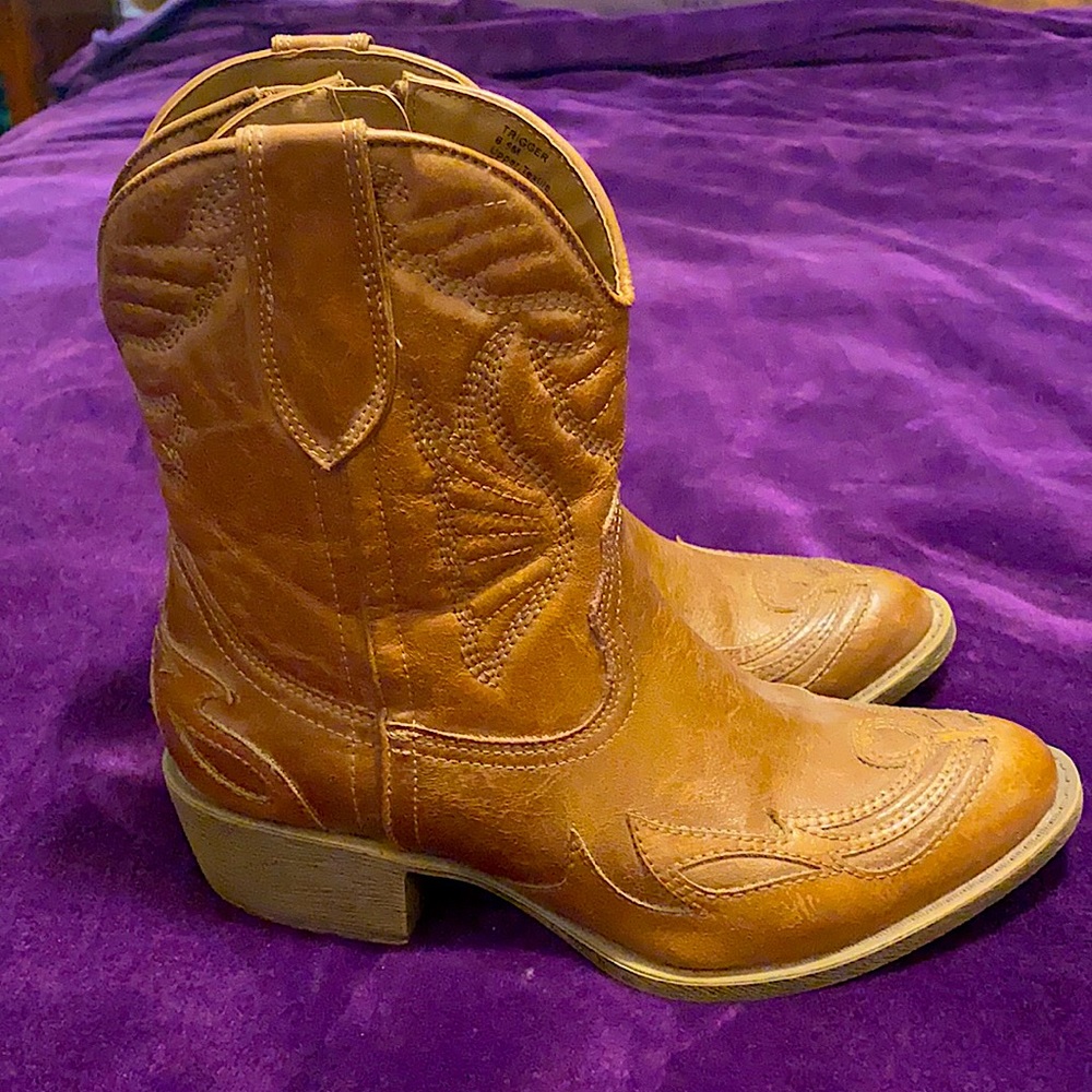 Light brown cowboy boots Coconuts size 6.5